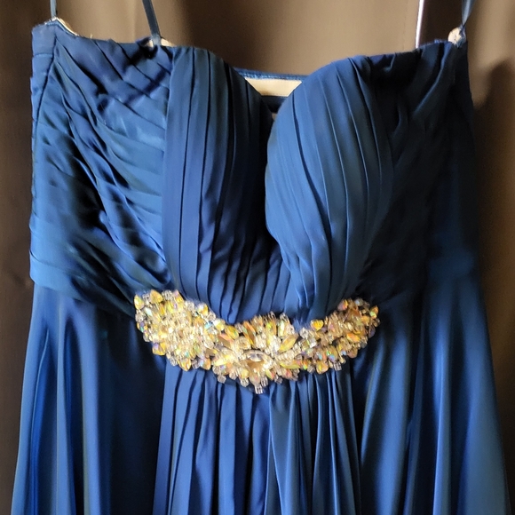 Angela & Alison Graduation Dress - Picture 6 of 7